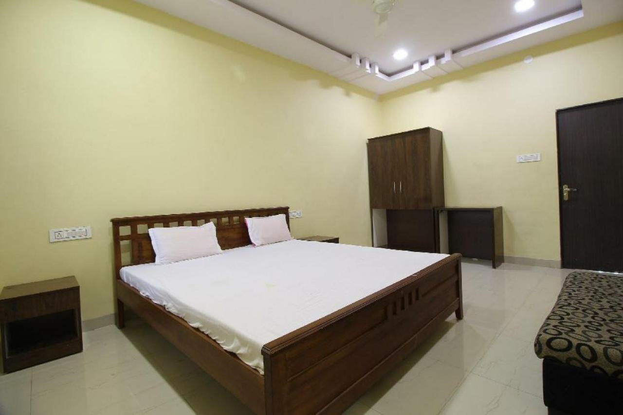 Hotel Prakrathi Residency Бангалор Экстерьер фото