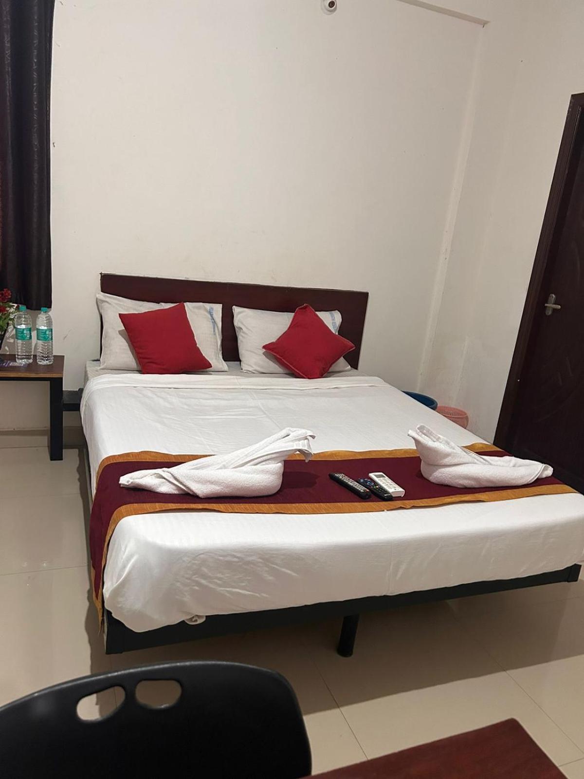 Hotel Prakrathi Residency Бангалор Экстерьер фото