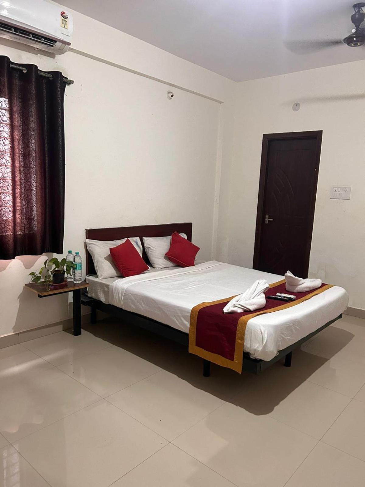 Hotel Prakrathi Residency Бангалор Экстерьер фото