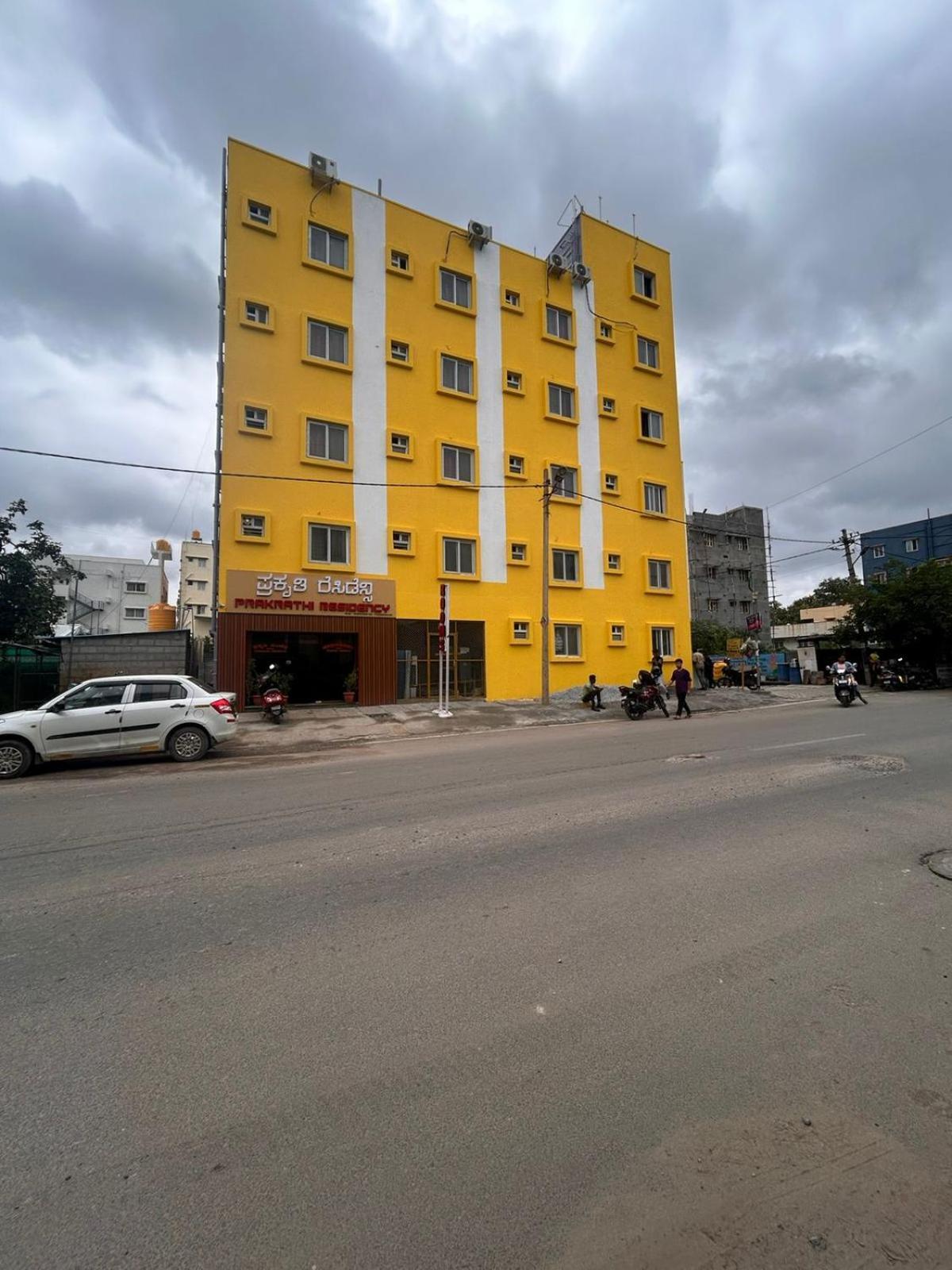 Hotel Prakrathi Residency Бангалор Экстерьер фото