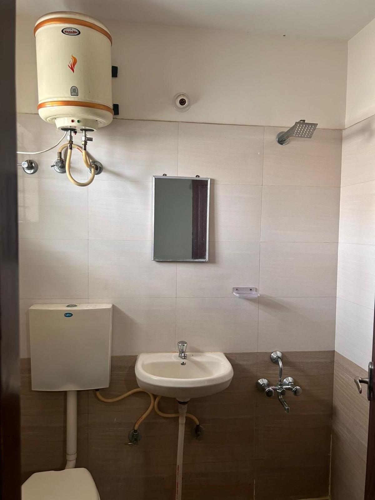Hotel Prakrathi Residency Бангалор Экстерьер фото