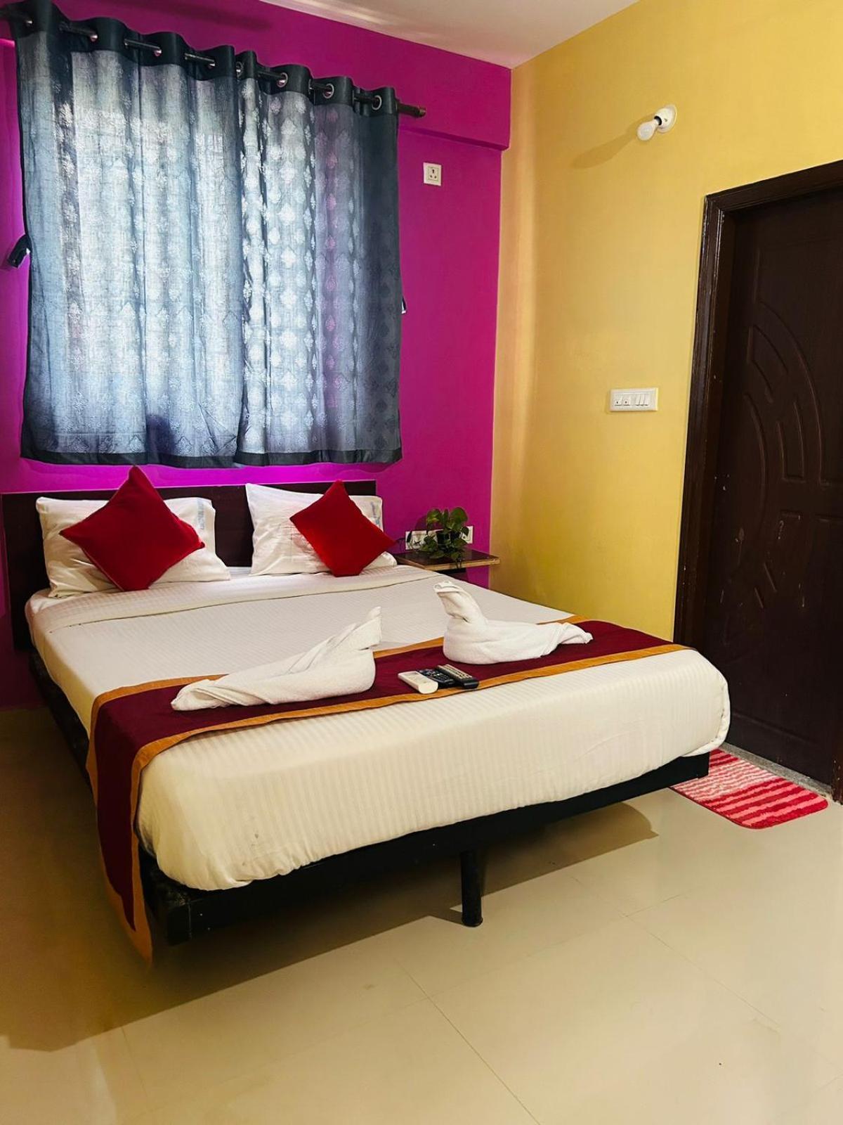 Hotel Prakrathi Residency Бангалор Экстерьер фото