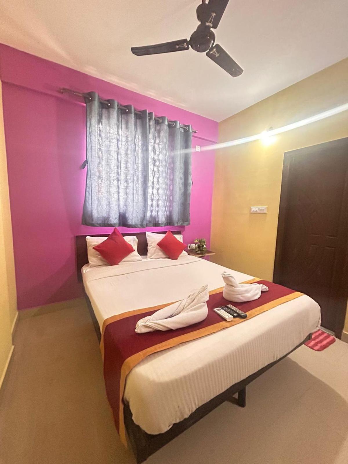 Hotel Prakrathi Residency Бангалор Экстерьер фото