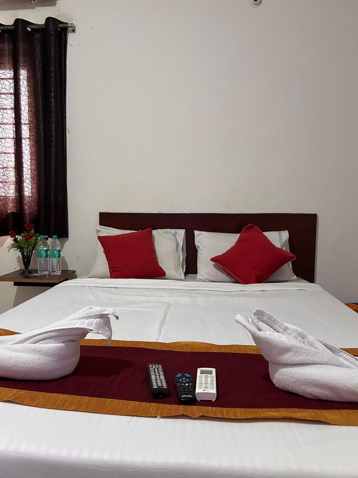Hotel Prakrathi Residency Бангалор Экстерьер фото