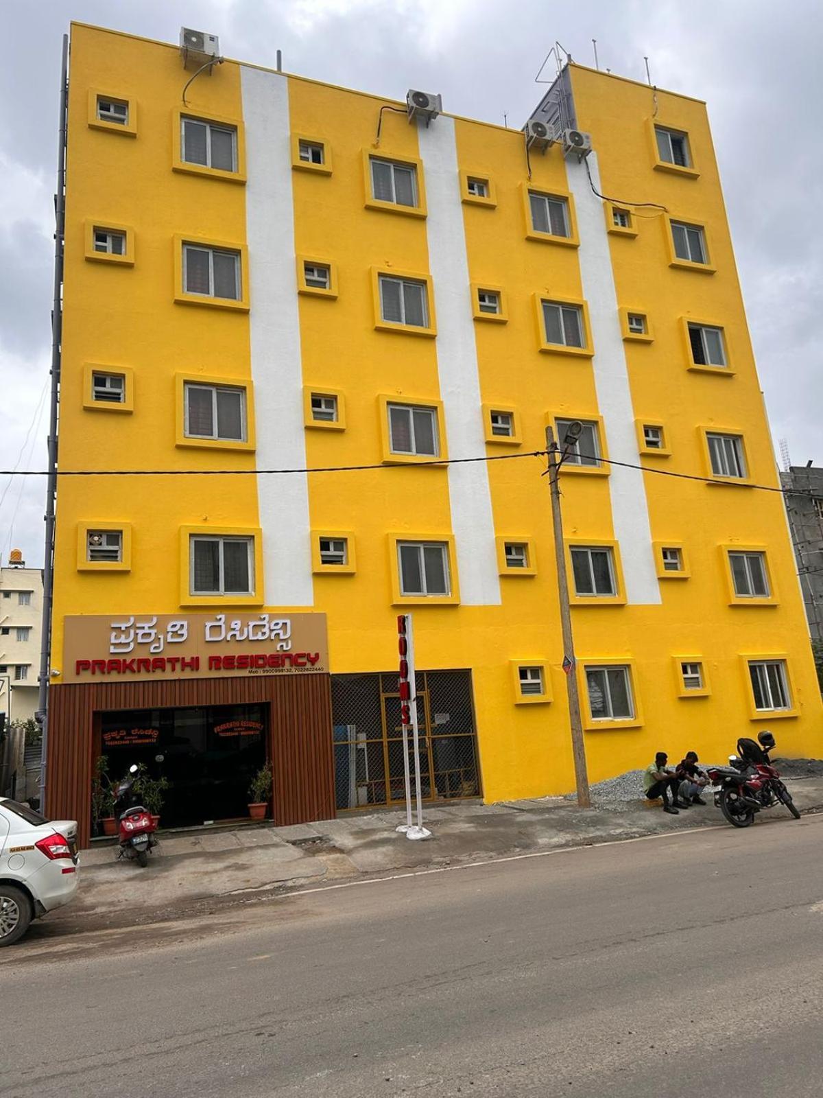 Hotel Prakrathi Residency Бангалор Экстерьер фото