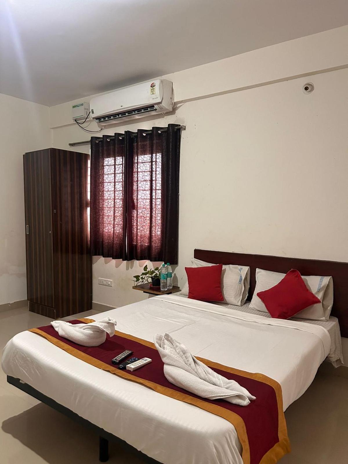 Hotel Prakrathi Residency Бангалор Экстерьер фото
